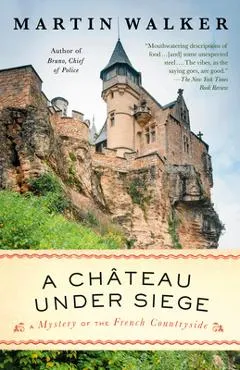 A Chateau Under Siege: A Bruno, Chief of Police Novel - Martin Walker
