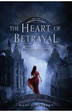 The Heart of Betrayal: The Remnant Chronicles, Book Two - Mary E. Pearson